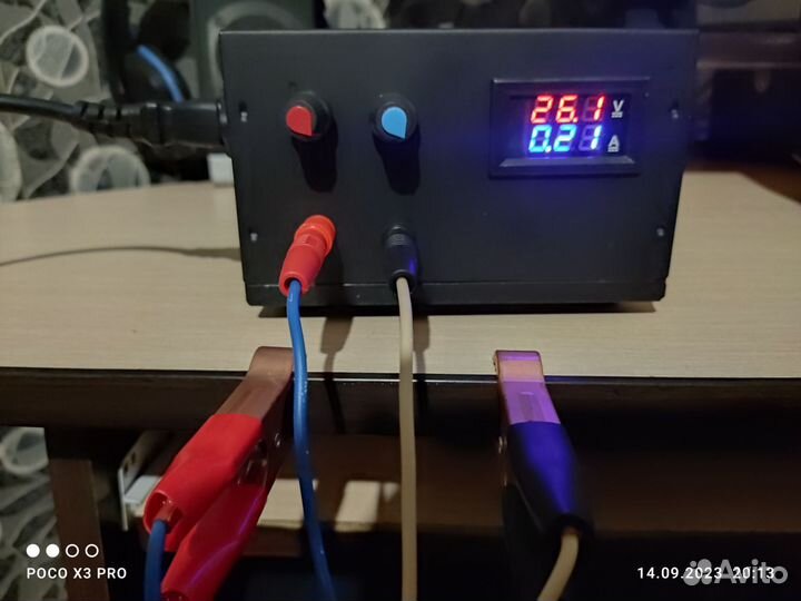 Аккумуляторное зарядное регулируемое устройство