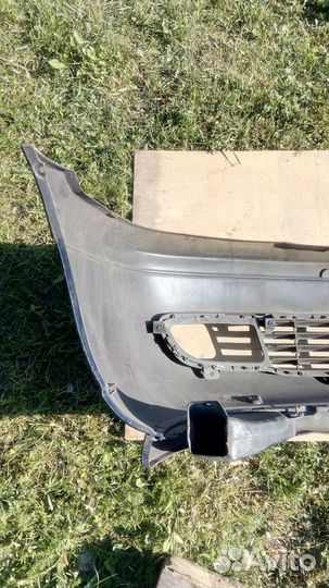 Бампер передний на Опель Зафира А