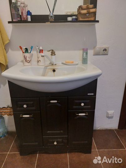 Раковина с тумбой и зеркалом бу