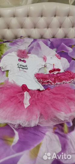 Продам комплект одежды для папы мамы и дочи на год