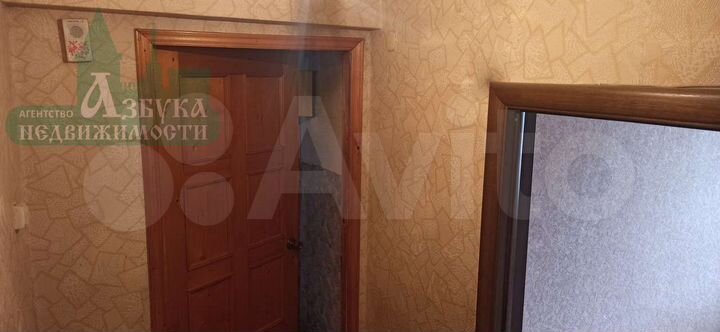 Комната 11 м² в 5-к., 2/2 эт.