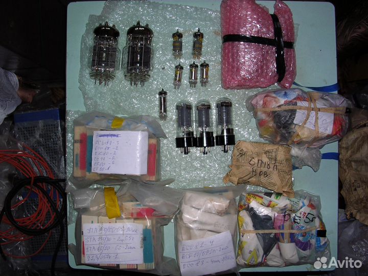 Лампы разные: ECC81(12ат7), EL84 и другие