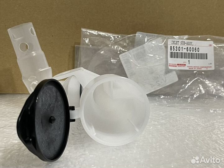 Toyota land cruiser 200 горловина бачка омывателя