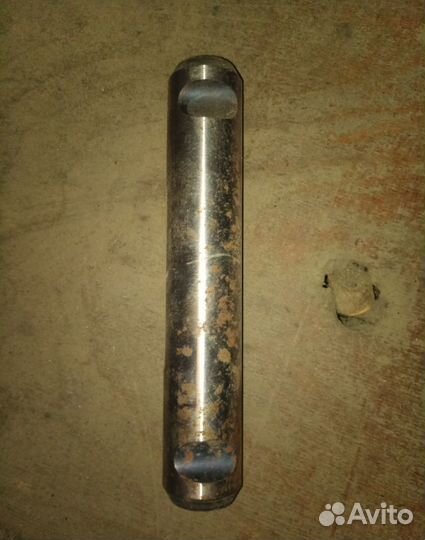 Палец рессорный передний