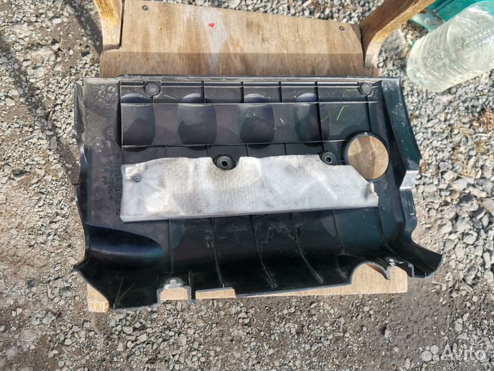 Декоративная крышка двигателя Toyota Corolla Runx