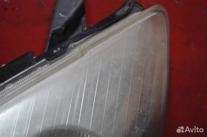 Фара левая toyota avensis ZZT251