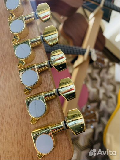 Электрогитара Gold Explorer + Ремень