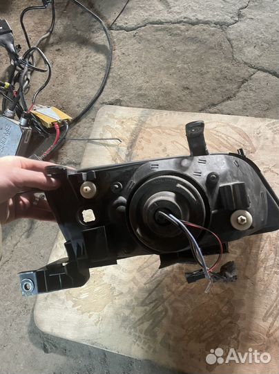 Фары с биксеноновыми линзами на Nissan Sunny