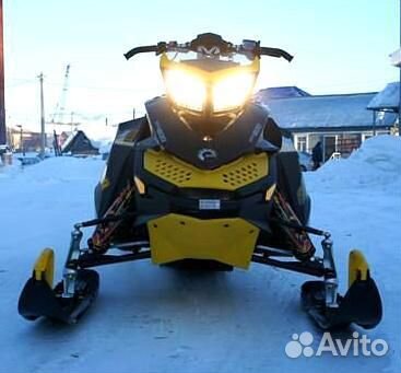 BRP Ski-Doo Summit Everest 146