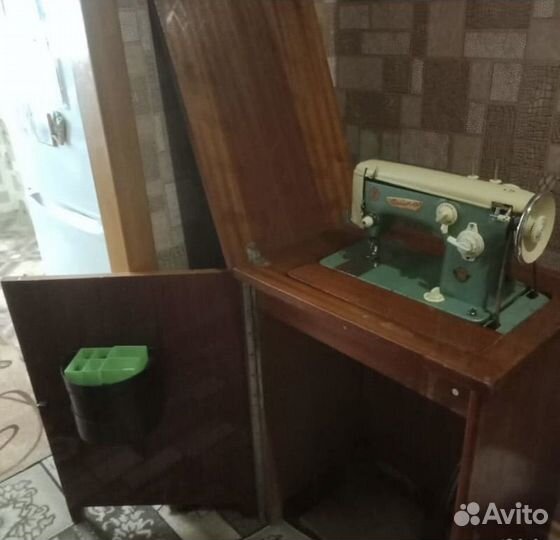 Швейная машина Чайка