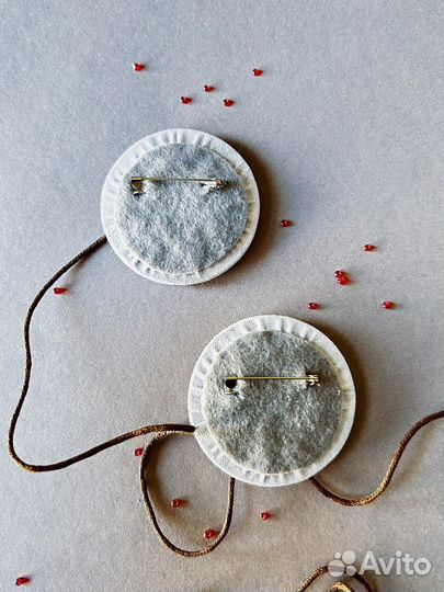 Снегирь. Брошь ручной работы