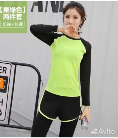 Спортивный женский костюм для спорта