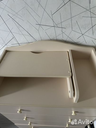 Детская кровать и комод