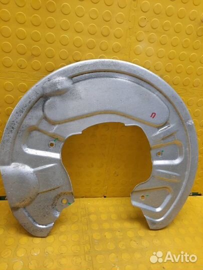 Кожух тормозного диска задний правый Mercedes-Benz