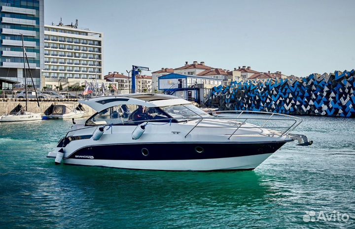 Аренда яхт и катеров в Сириусе и Адлере