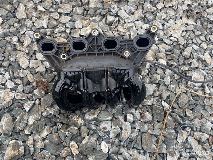 Впусной коллектор daihatsu yrv 1.3 АКПП