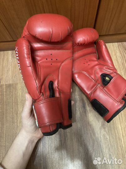 Боксерские перчатки