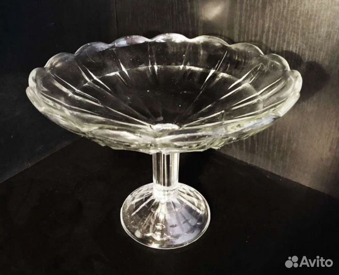 Хрустальная ваза,графин,рюмки стопки и салатницы