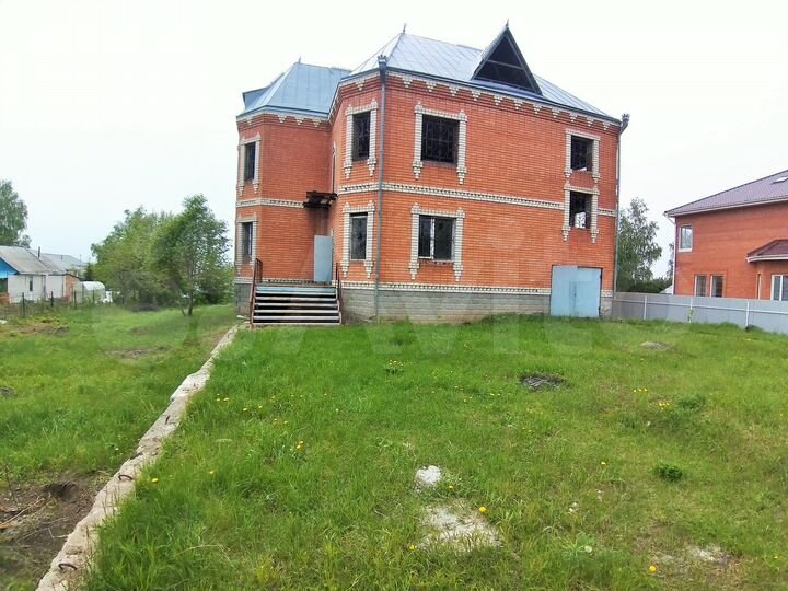 Дом 691 м² на участке 15 сот.