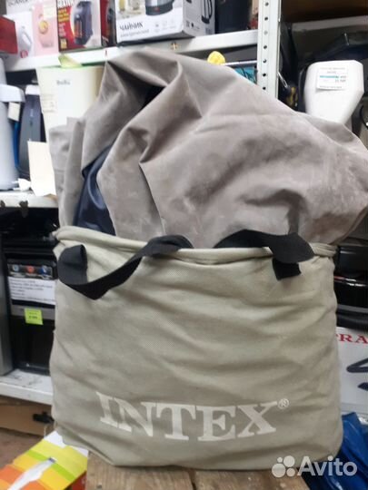 Матрас надувной 1,5 спальный Intex