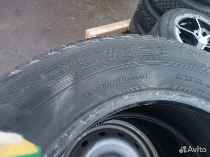 Gislaved Nord Frost 200 215/65 R16