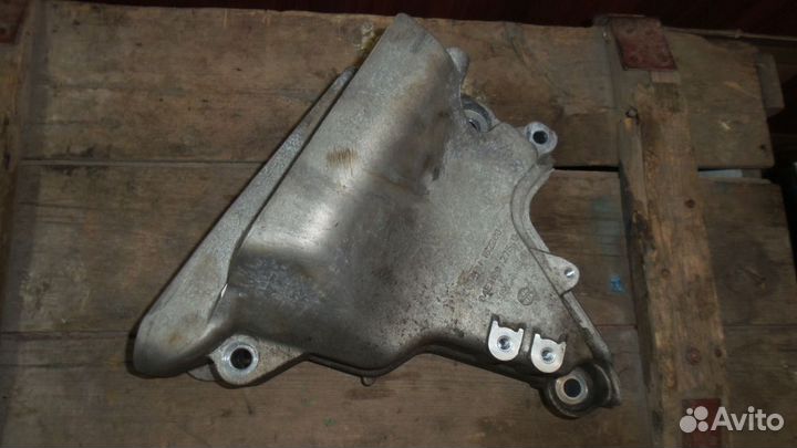 04E199275G Кронштейн двигателя правый шкода рапид