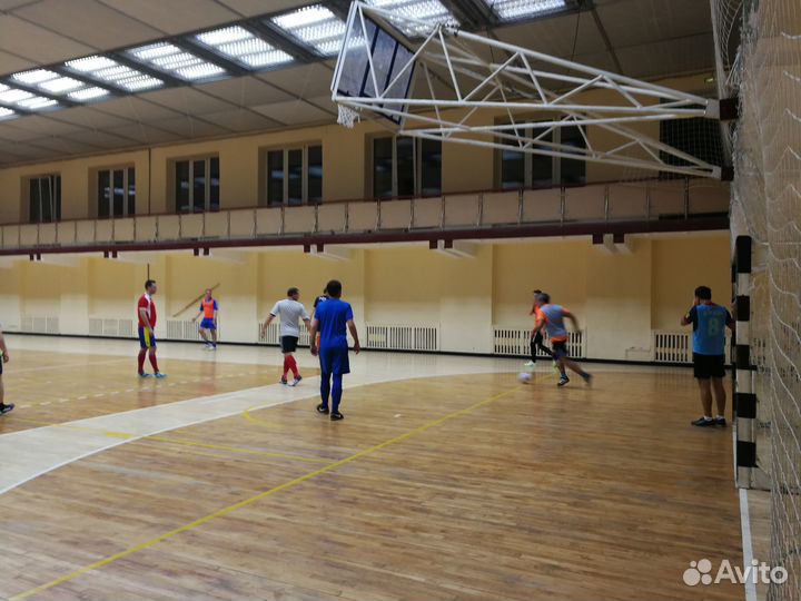 Мини-футбол в зале без команды
