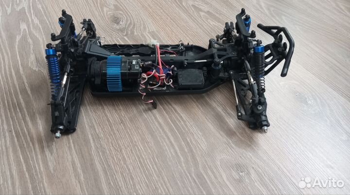 Машина на радиоуправлении 1/10