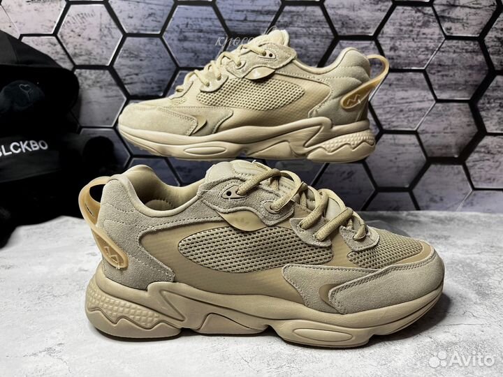 Кроссовки adidas ozweego Met молочный