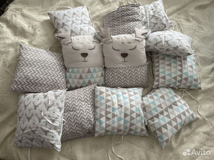 Бортики подушки с постельным бельем