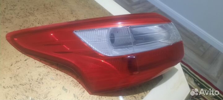 Задный левый внешний фонарь форд фокус 3