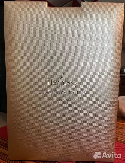 Бутылка с кейсом Hennessy Paradis rare