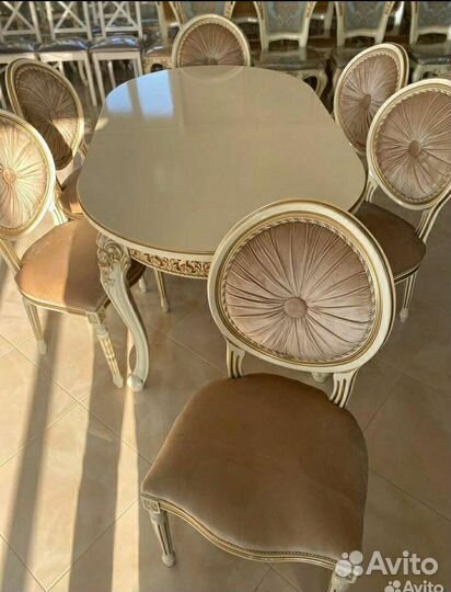 Стол и стулья