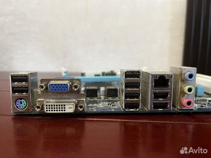 Материнская плата gigabyte