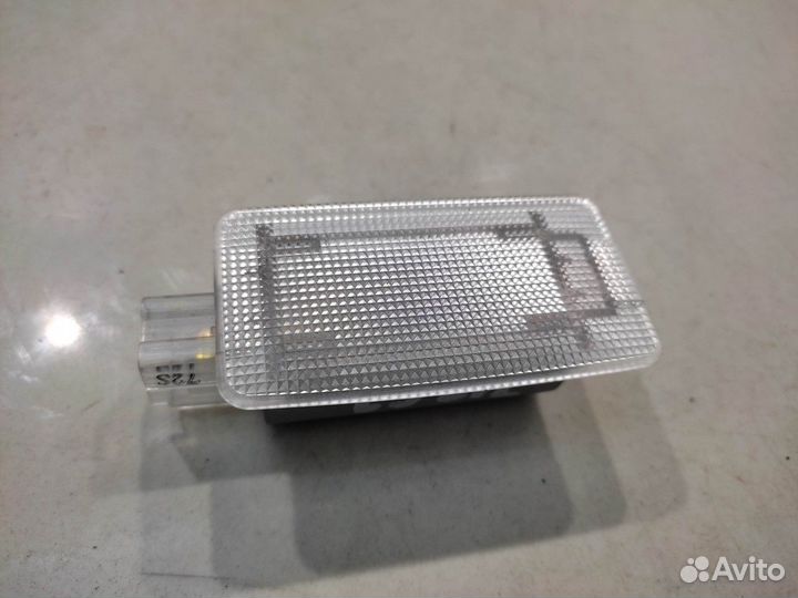 Плафон подсветки багажника(левый) (Nissan Murano)