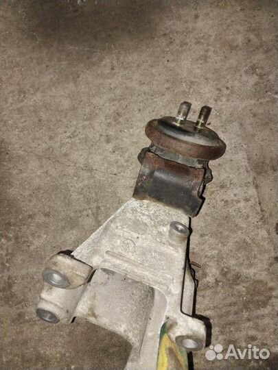 Подушка двигателя правая Suzuki Grand Vitara TD54W