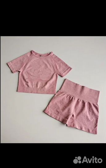 Женский спортивный комплект