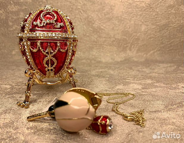 Яйцо пасхальное Фаберже с бутоном и подвеской