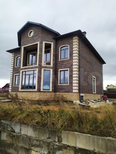 Дом 498 м² на участке 25 сот.