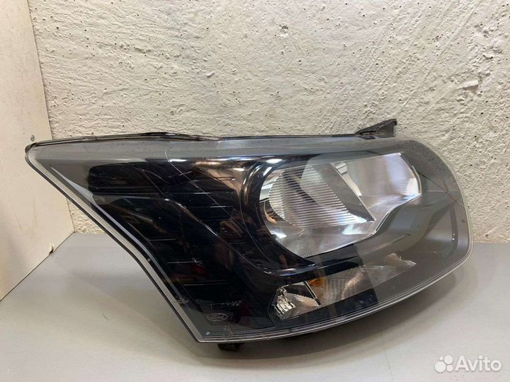 Правая фара Ford Transit