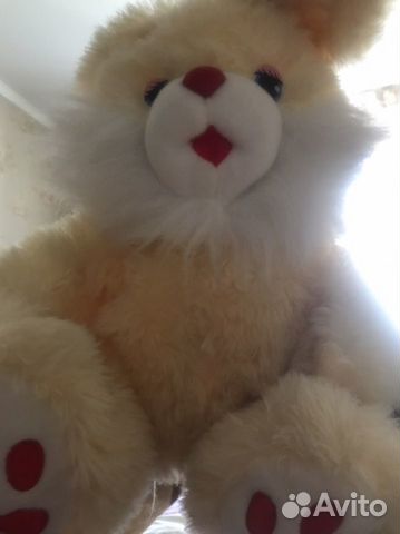 Большой плюшевый заяц