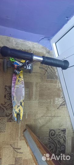 Детский самокат светящиеся колеса