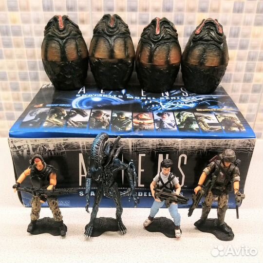 Фигурки Чужих и Космодесантников из фильма
