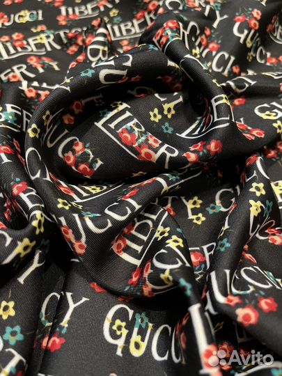 Шелковый платок Gucci Liberty черный с красным