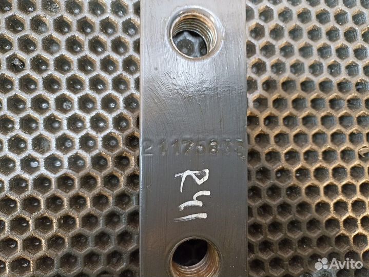 7421175833 Серьги передней рессоры Renault T