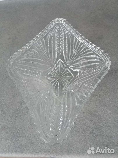Хрустальная ваза
