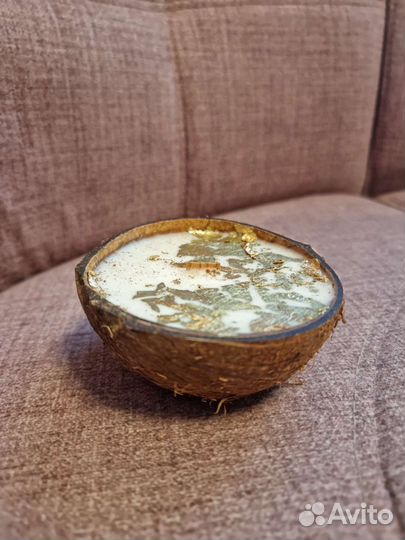 Свеча в кокосе с ароматом баунти