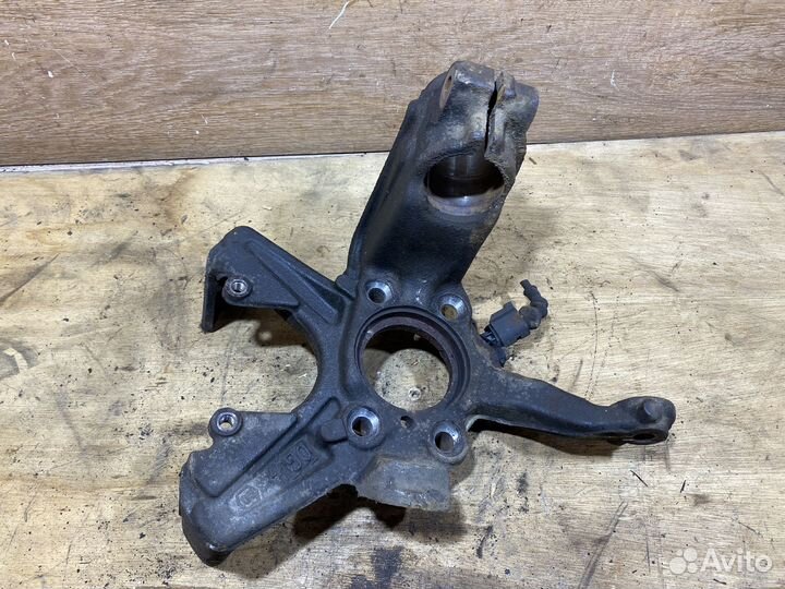 Поворотный кулак правый Skoda Octavia A5 X107