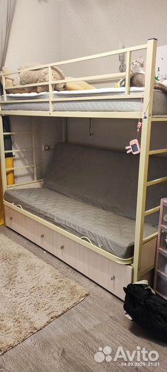 Двухъярусная кровать