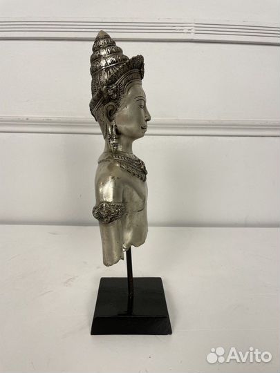 Металлическая скульптура Будды